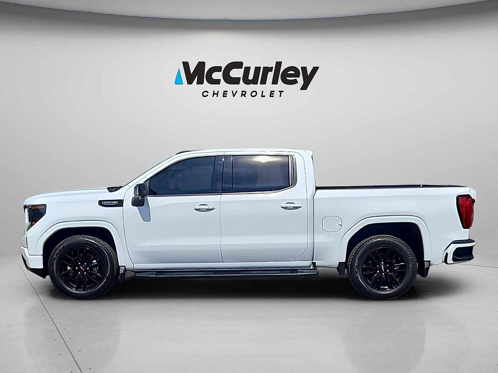 Used 2024 GMC Sierra 1500 Elevation w/ Elevation Premium Package AWD/4WD image 4