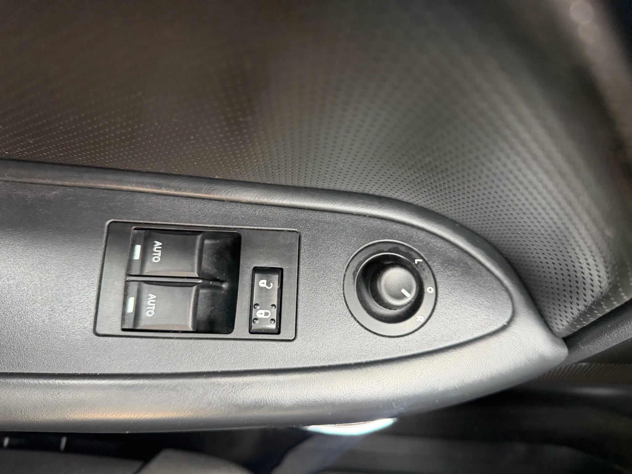 Used 2010 Dodge Challenger SE image 20