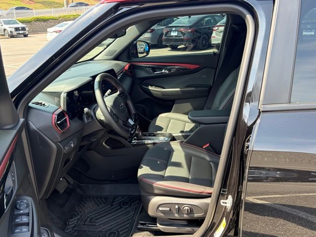 Used 2025 Chevrolet TrailBlazer RS w/ Convenience Package AWD/4WD image 15
