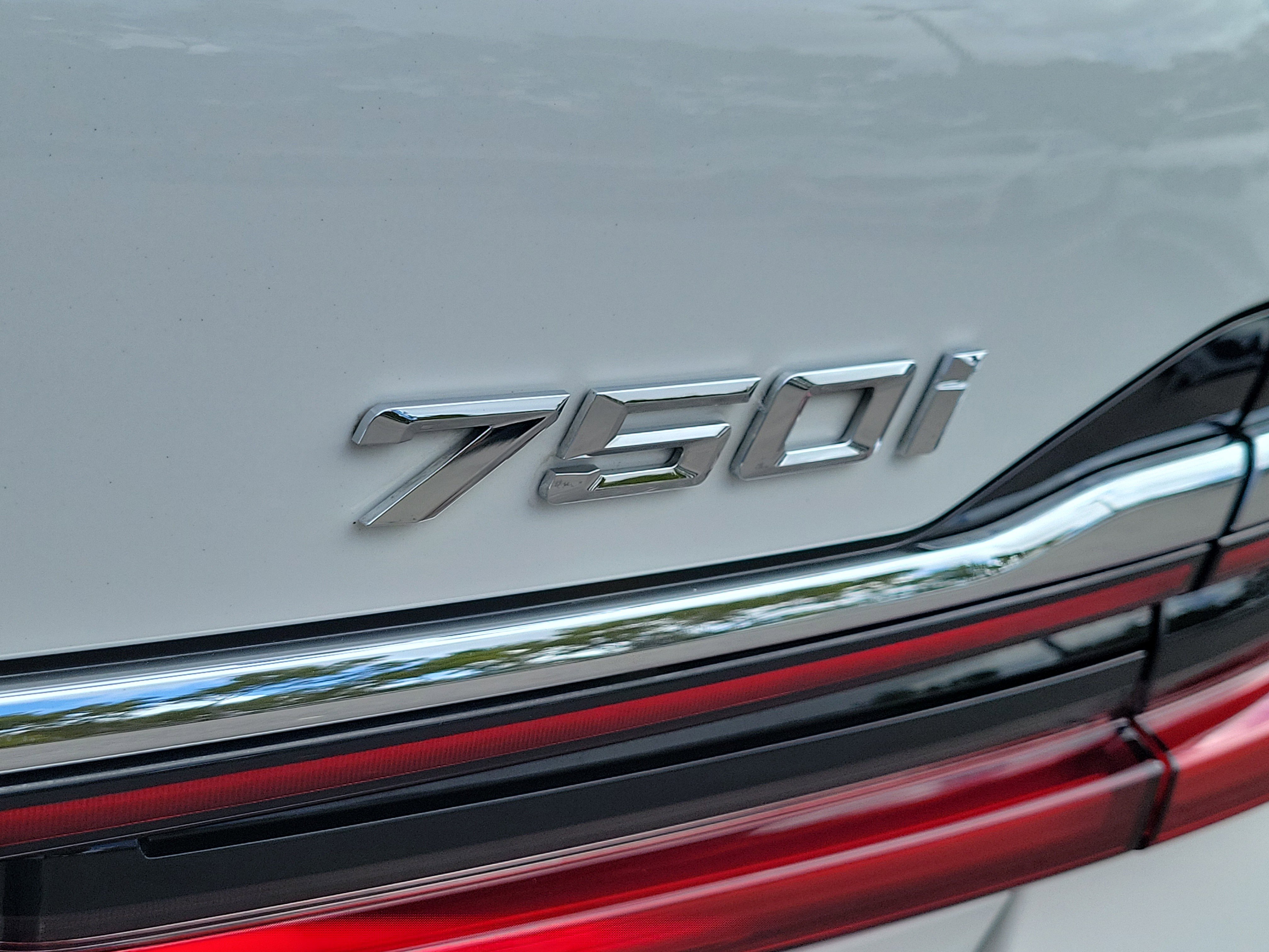 Used 2022 BMW 750i xDrive w/ M Sport Package image 5