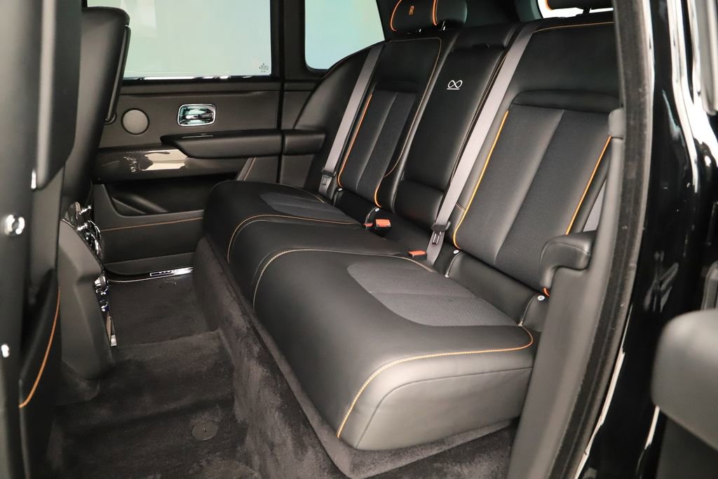 Used 2025 Rolls-Royce Cullinan Black Badge image 32