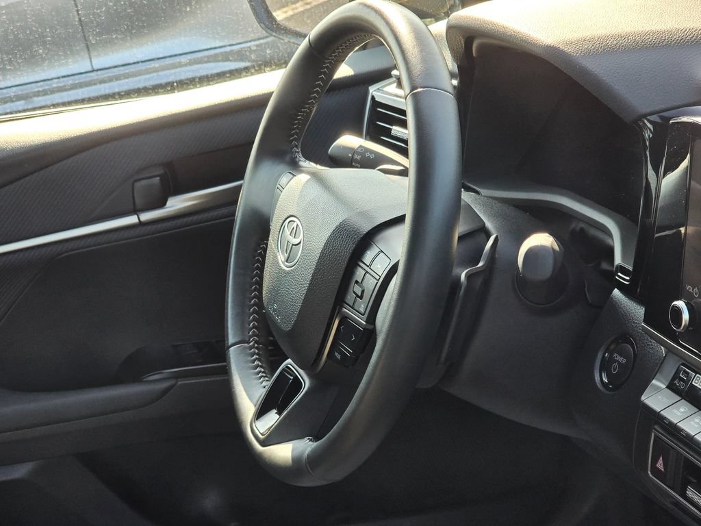 Used 2025 Toyota Camry SE FWD image 16