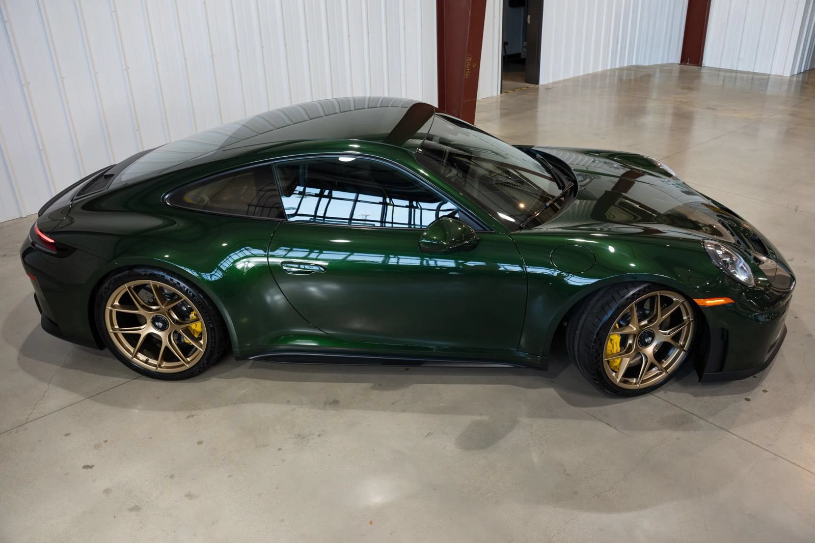 Used 2025 Porsche 911 GT3 RWD image 9