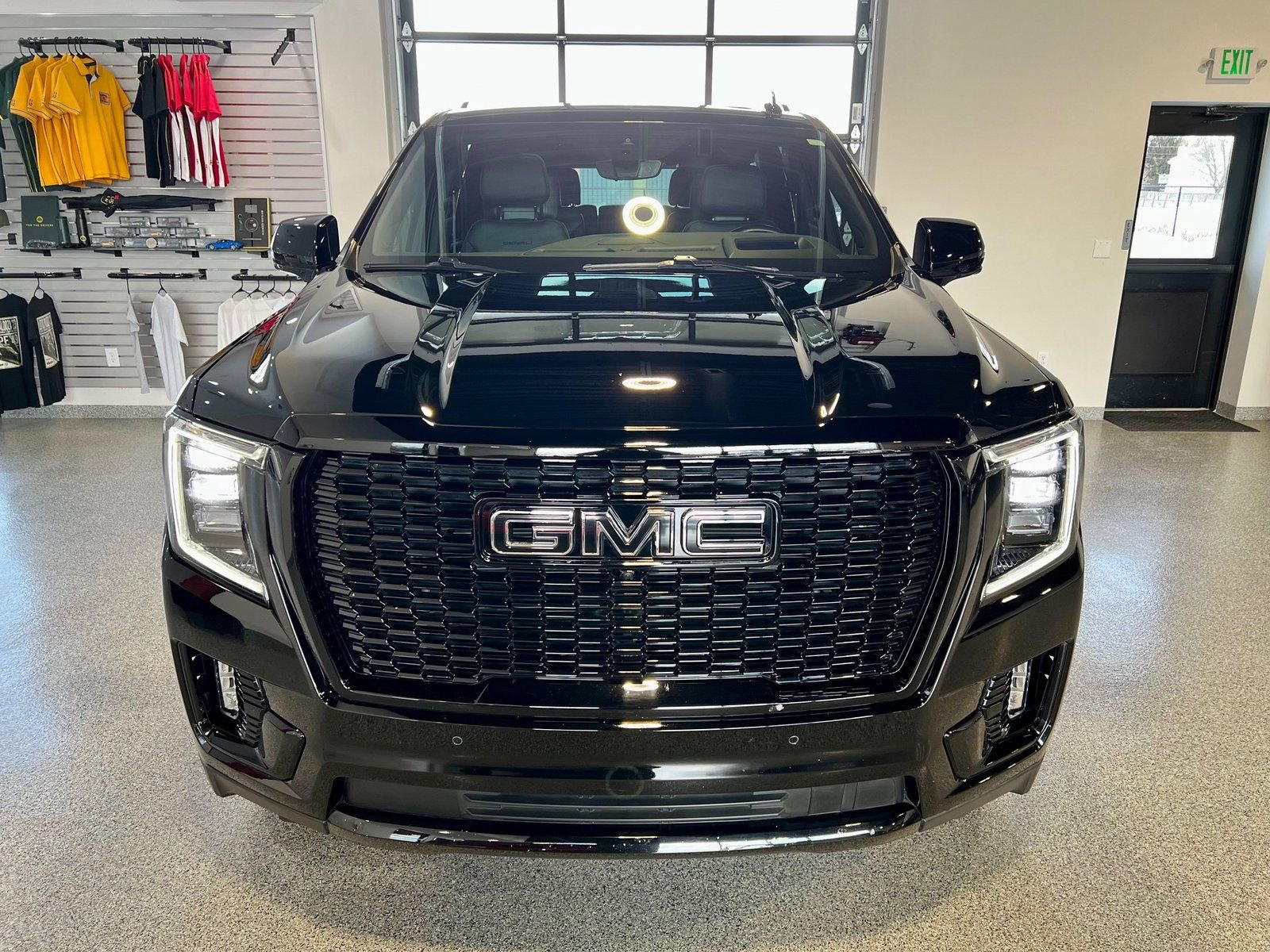 Used 2021 GMC Yukon Denali w/ Denali Premium Package image 3