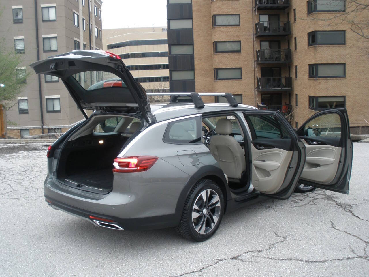 Used 2019 Buick Regal Essence w/ Driver Confidence Package I AWD/4WD image 22