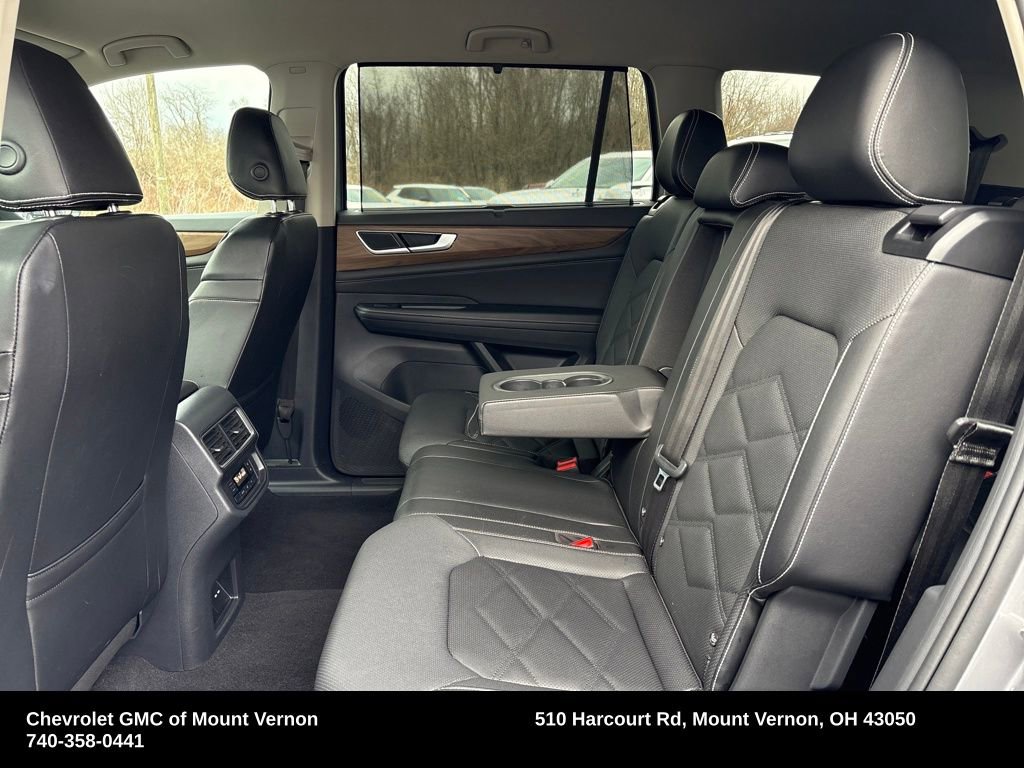 Used 2025 Volkswagen Atlas SE image 23