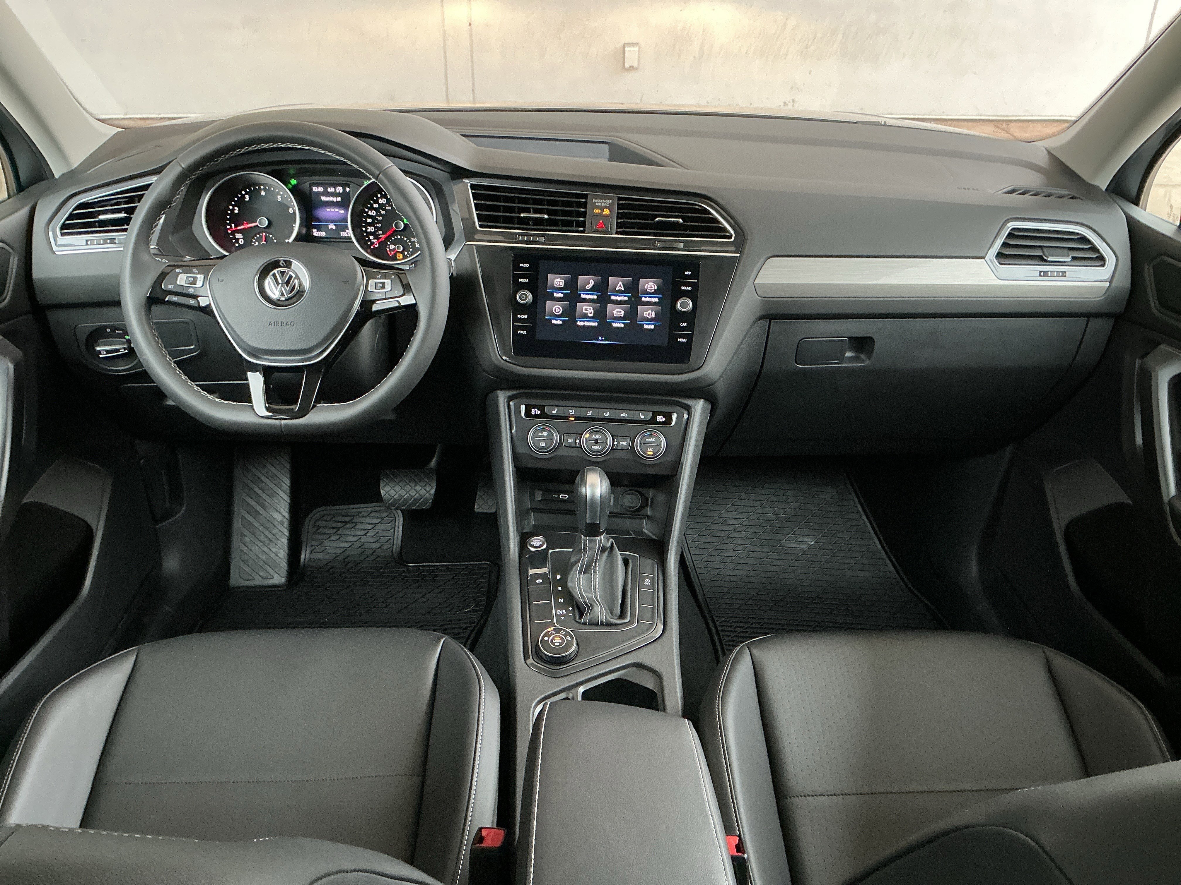 Used 2021 Volkswagen Tiguan SE w/ Panoramic Sunroof Package image 4