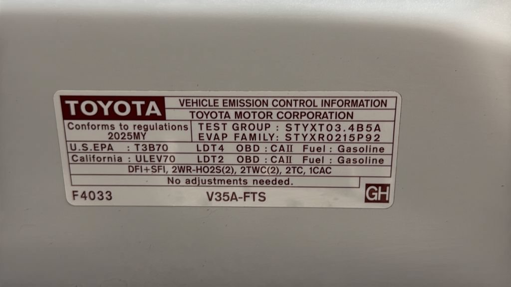 Used 2025 Toyota Tundra Limited AWD/4WD image 40