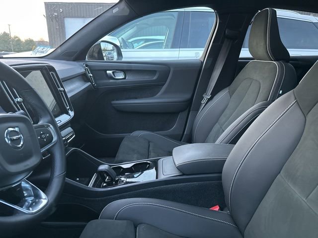 Used 2023 Volvo C40 P8 Recharge Plus w/ Climate Package image 7