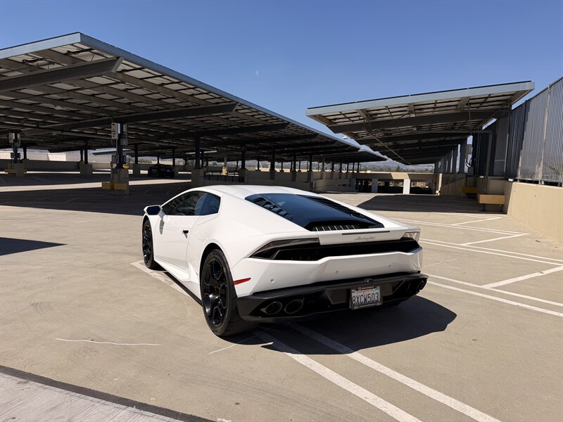 Used 2016 Lamborghini Huracan LP 610-4 AWD/4WD image 3