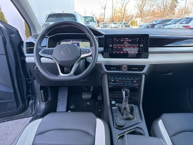 Certified 2025 Volkswagen Taos SEL w/ Black Wheel Plus Package image 21