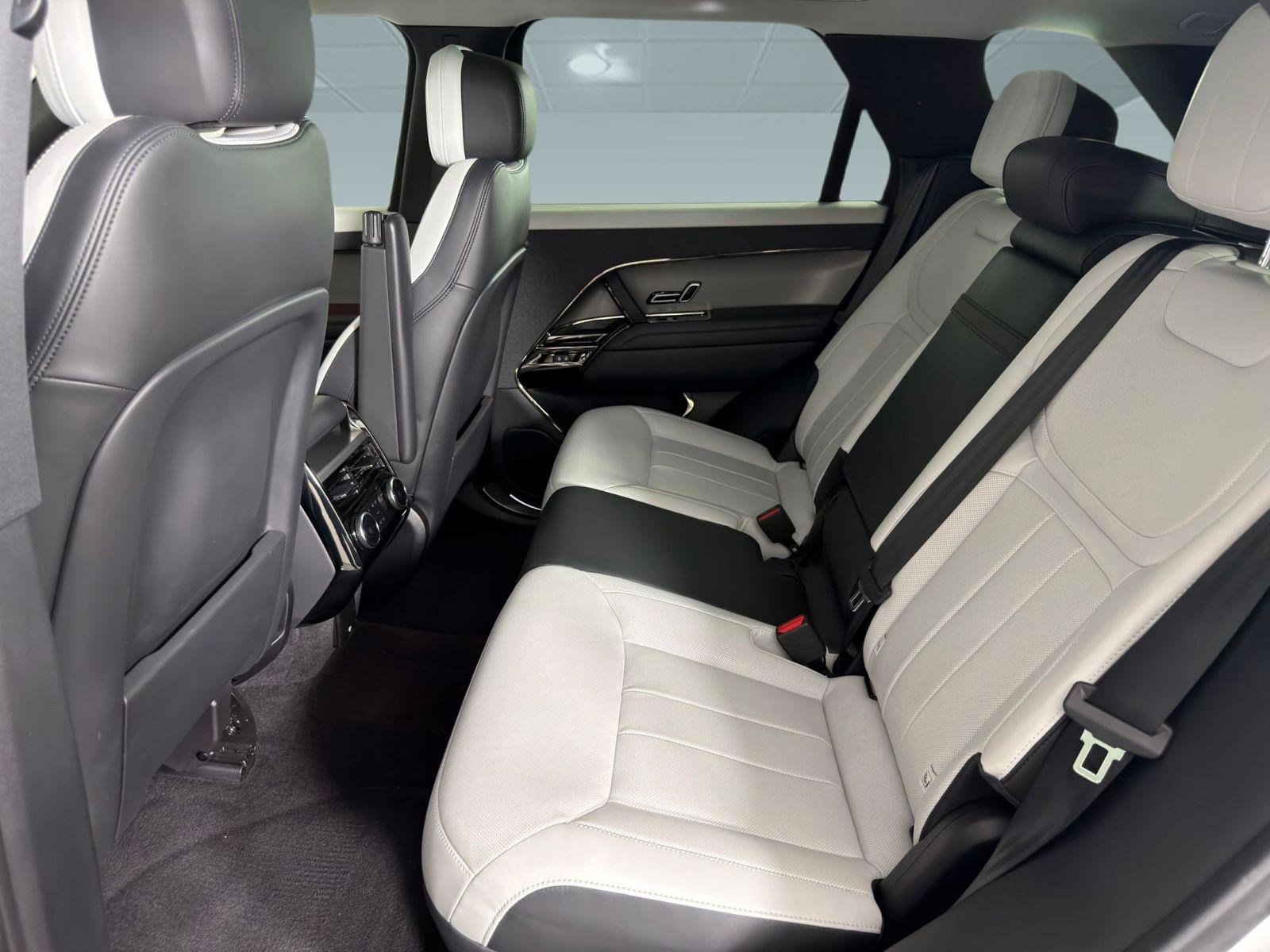 Used 2023 Land Rover Range Rover Sport SE Dynamic image 13