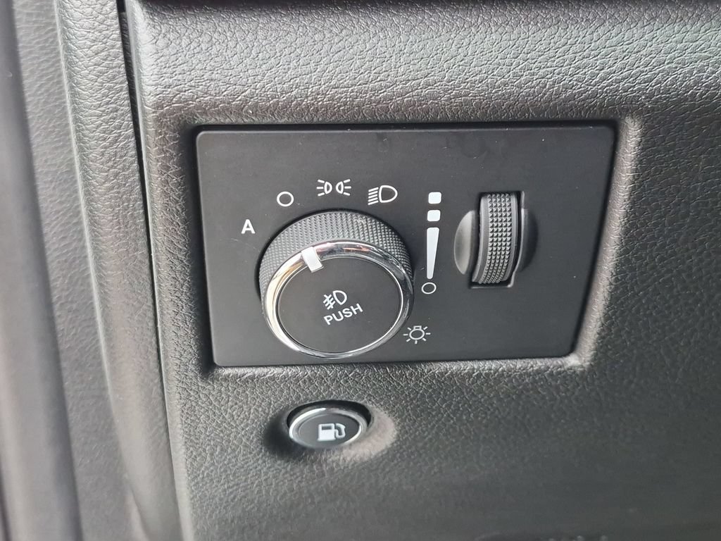 Used 2021 Jeep Grand Cherokee Laredo X AWD/4WD image 14