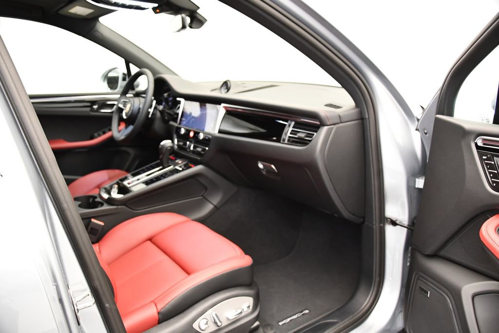 Used 2025 Porsche Macan Turbo image 50