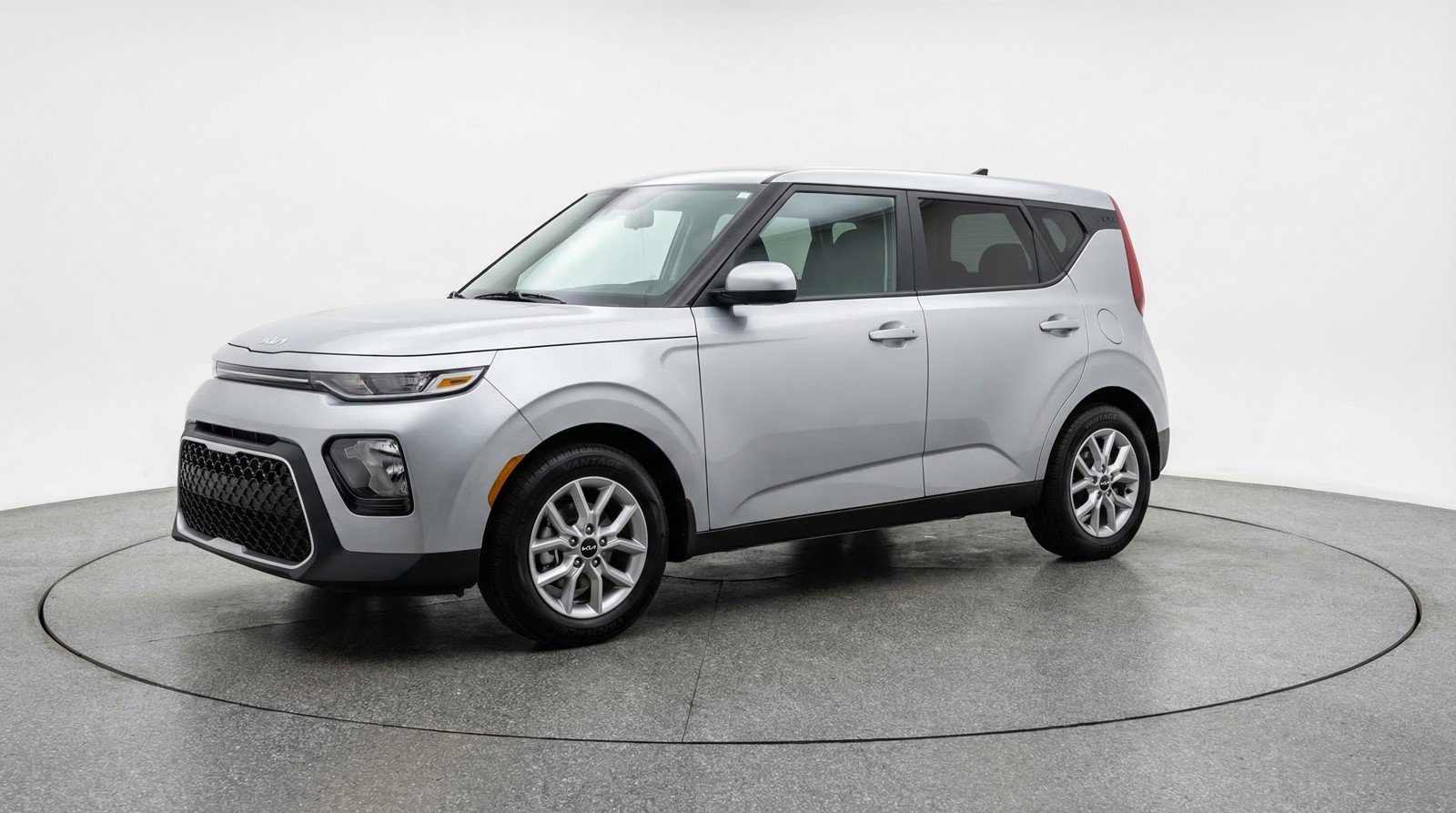 Used 2025 Kia Soul LX w/ LX Technology Package FWD image 3