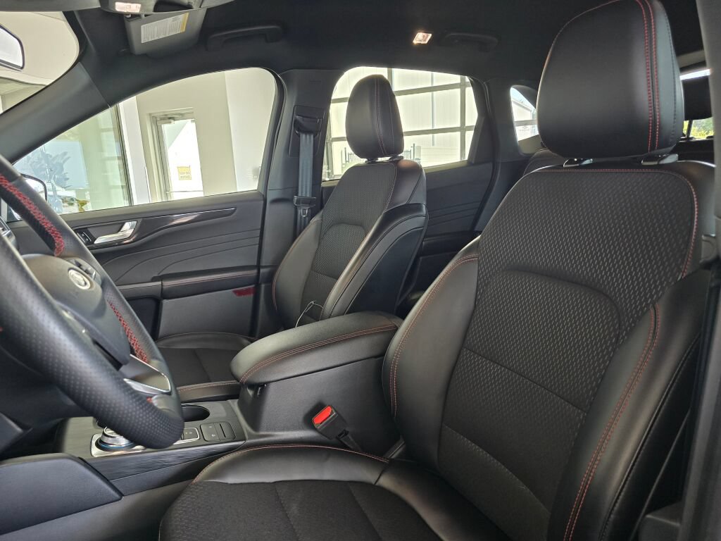 Used 2025 Ford Escape ST-Line Select AWD/4WD image 16