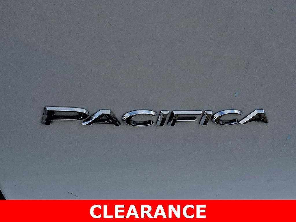 Used 2024 Chrysler Pacifica Touring-L image 30