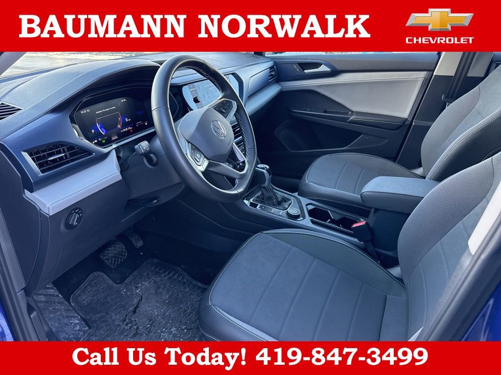 Used 2024 Volkswagen Taos SE w/ Panoramic Sunroof Package image 2