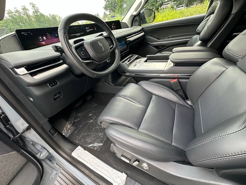 New 2027 Lincoln Navigator Reserve AWD/4WD image 17