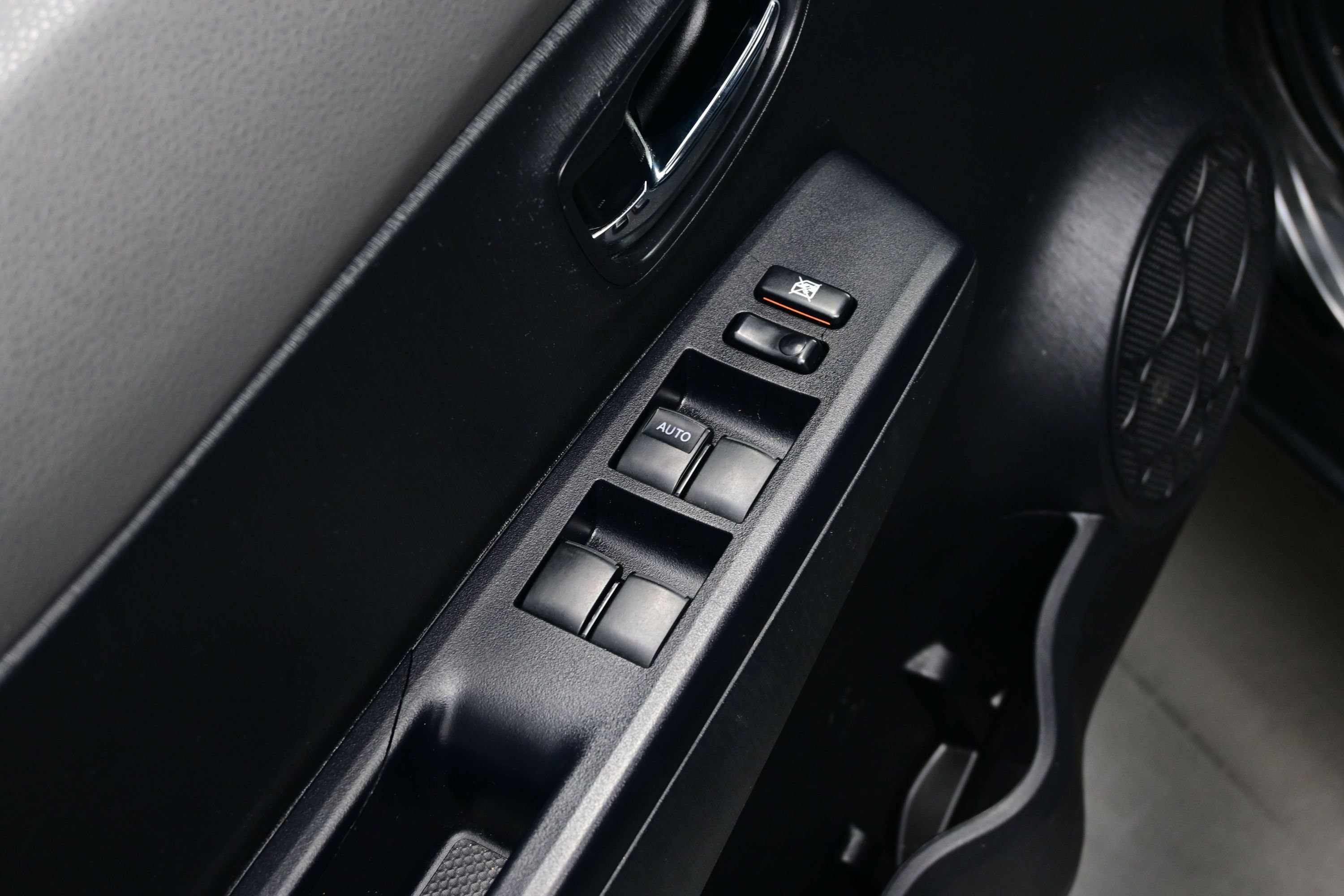 Used 2014 Toyota Yaris SE FWD image 10