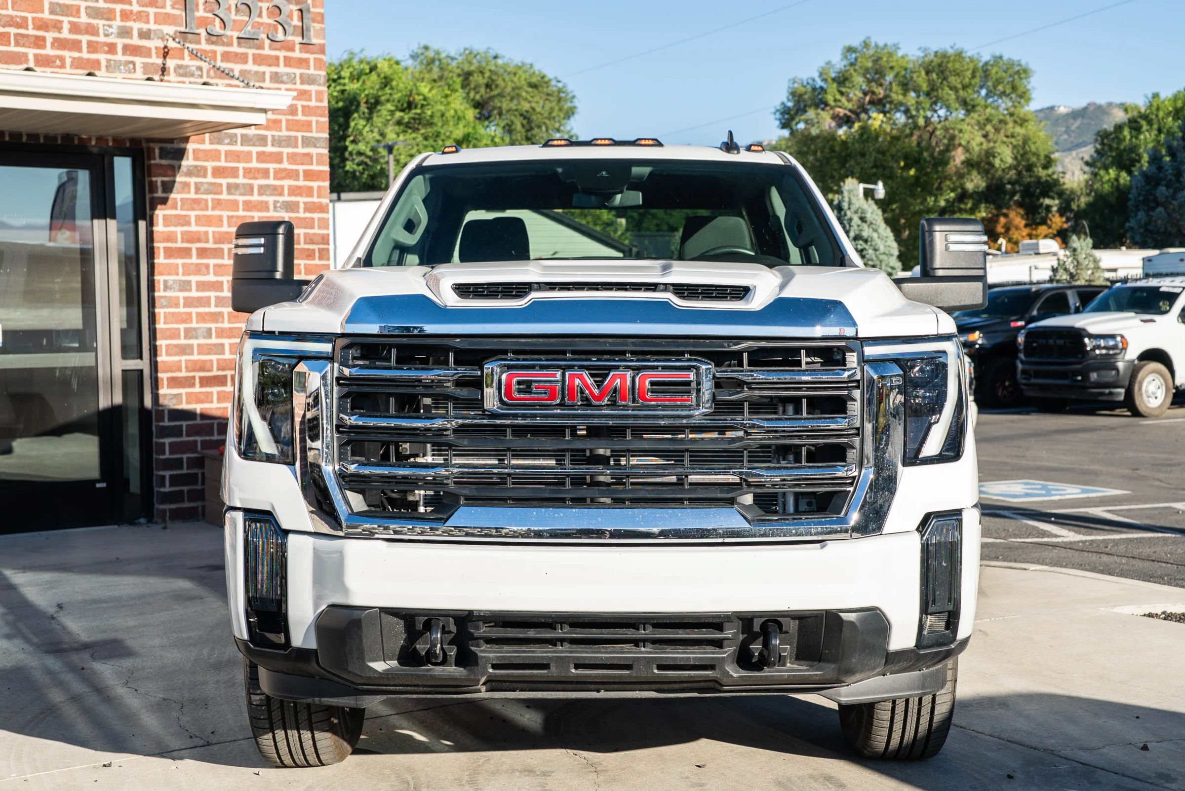 Used 2024 GMC Sierra 2500 Pro w/ Convenience Package AWD/4WD image 2