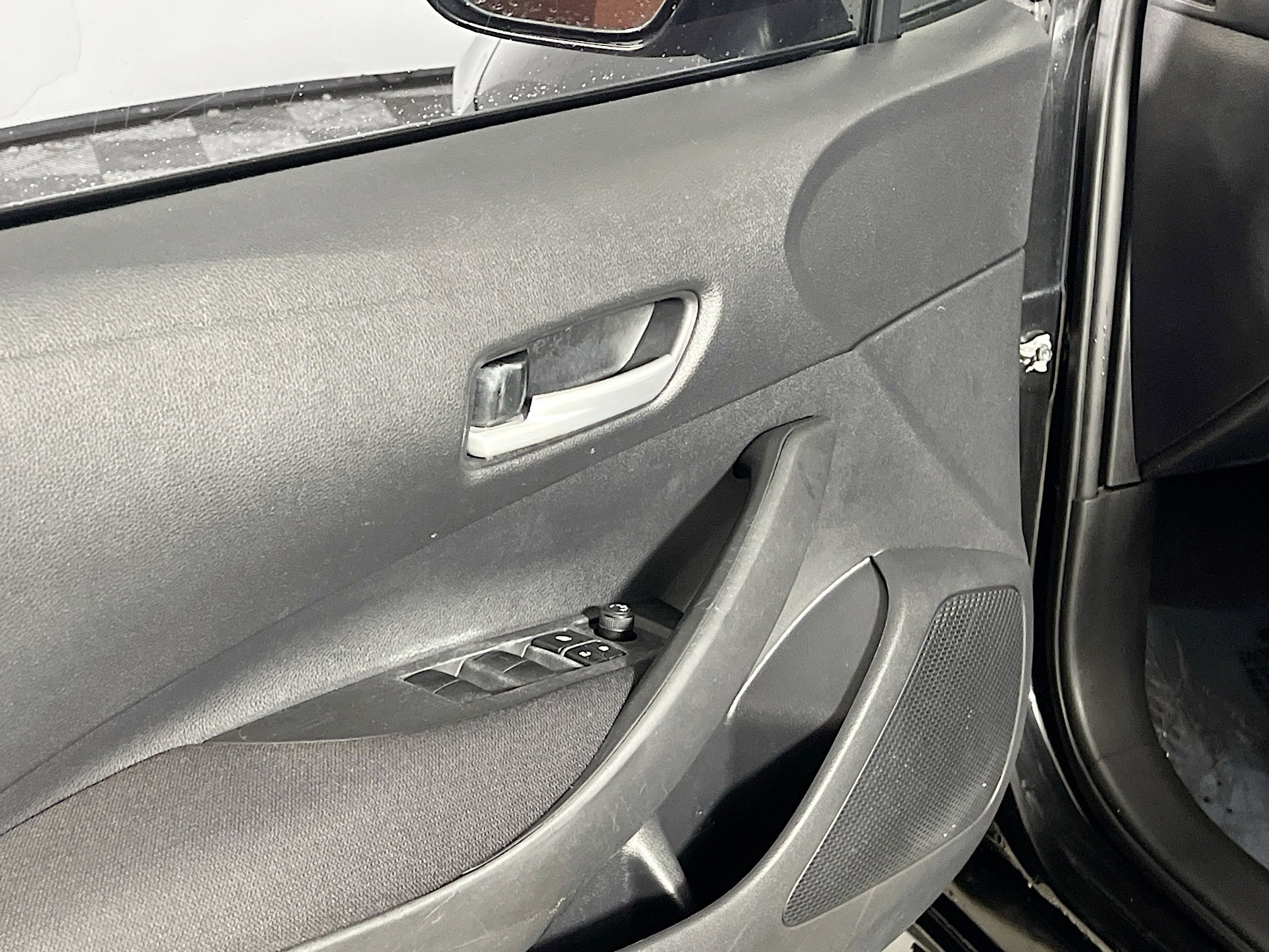 Used 2021 Toyota Corolla LE image 17