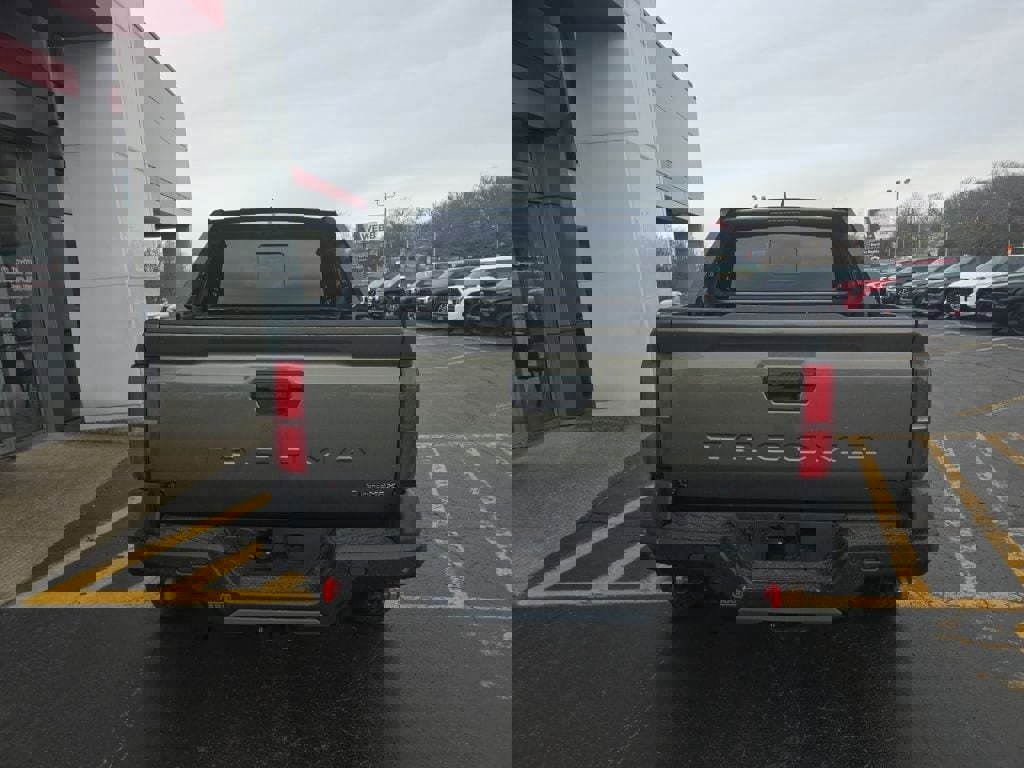 Used 2025 Toyota Tacoma Trailhunter image 4