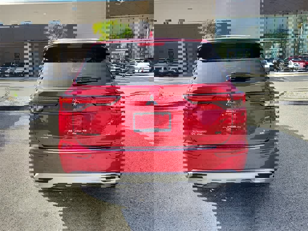 Used 2024 Mitsubishi Outlander SE image 10