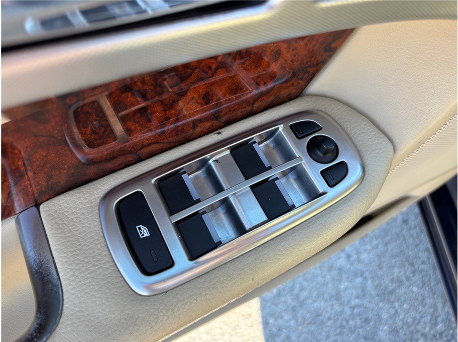 Used 2015 Jaguar XF Premium image 24