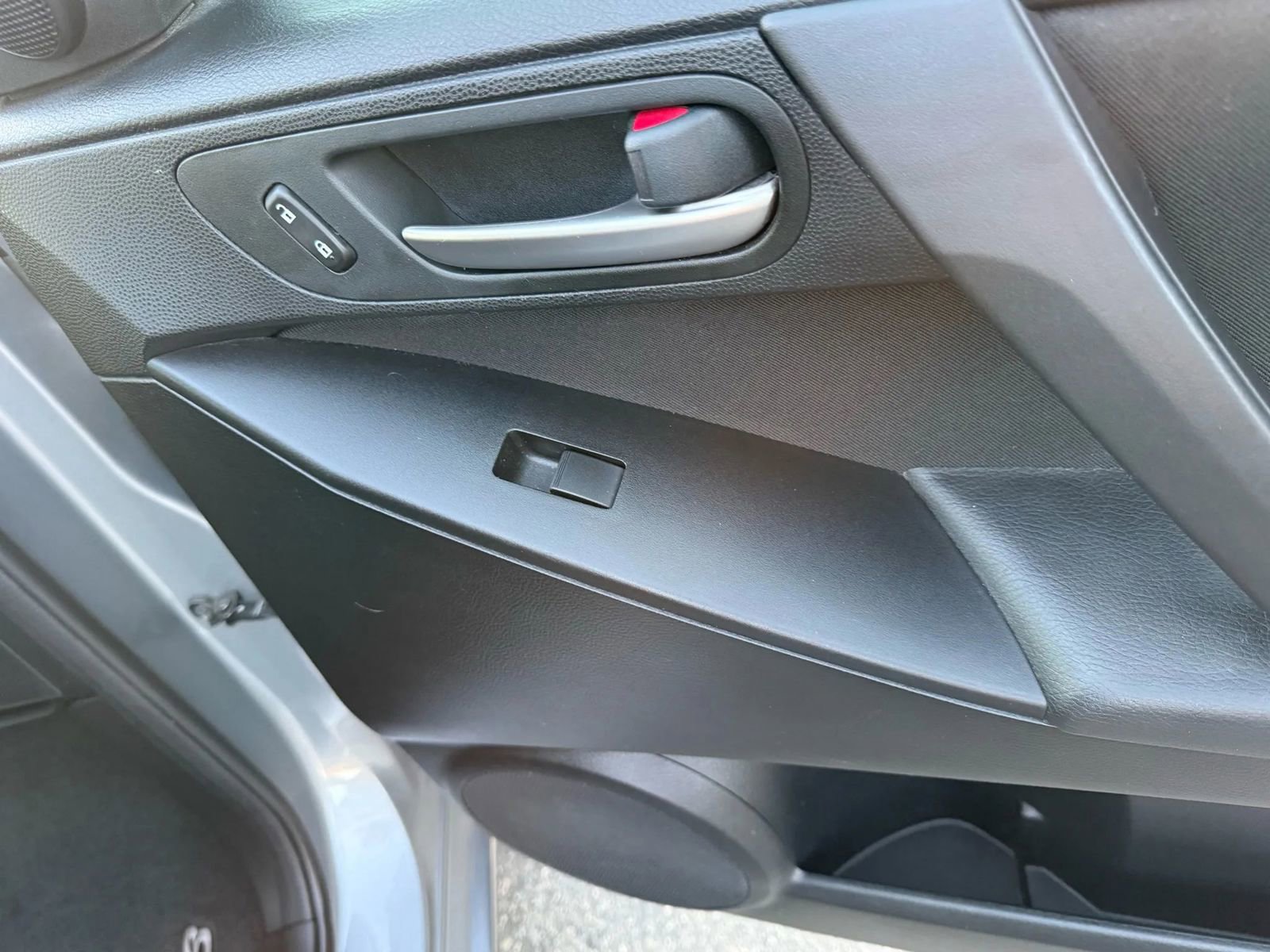 Used 2012 MAZDA MAZDA3 i Touring image 27