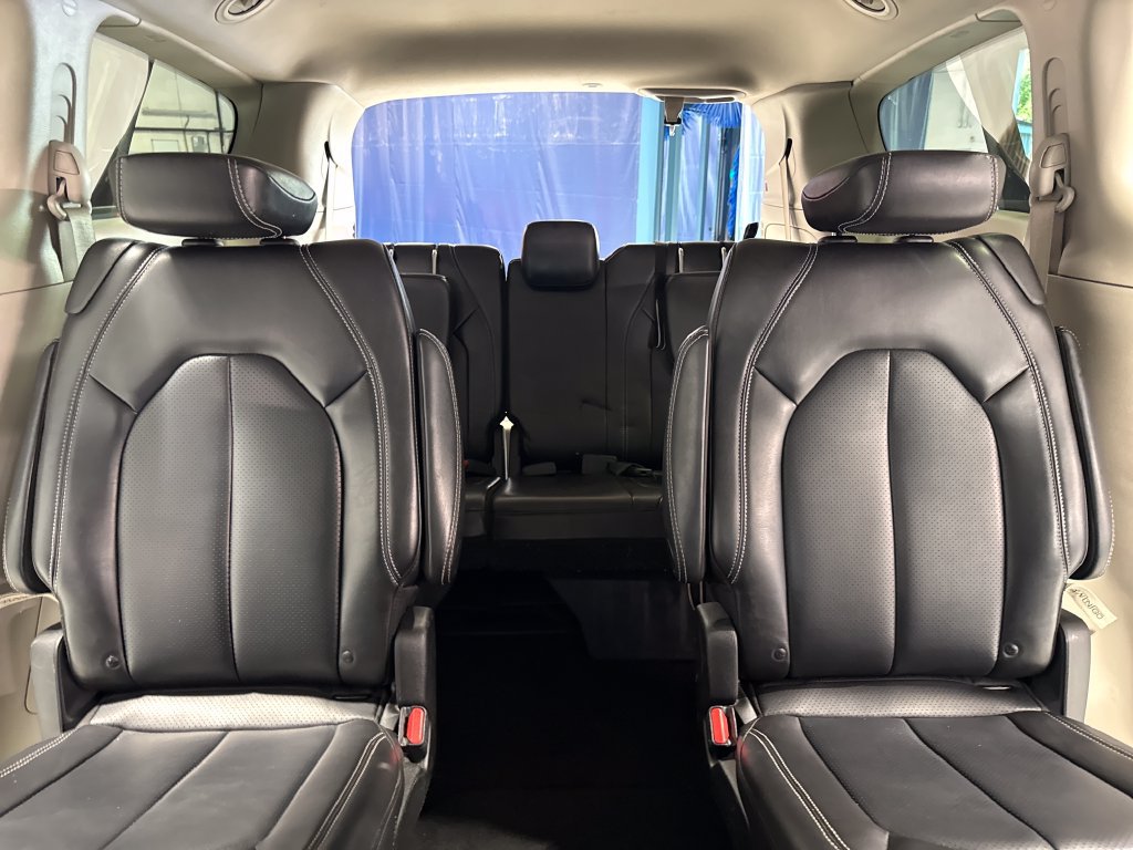 Used 2023 Chrysler Pacifica Touring-L FWD image 36