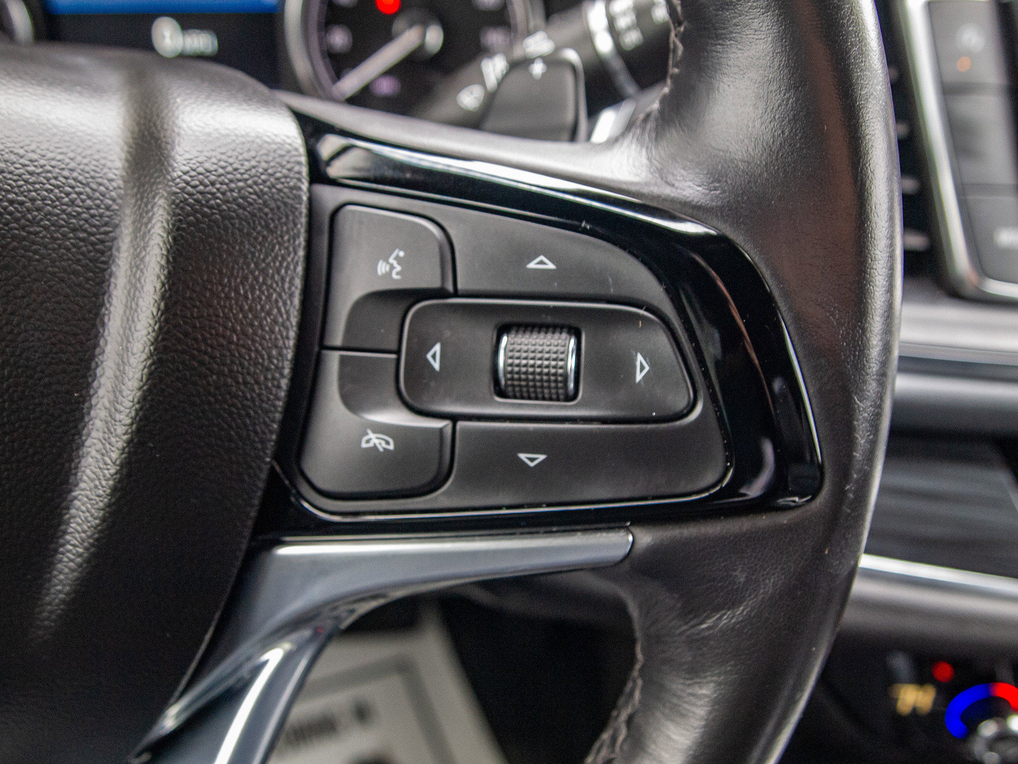 Used 2024 Buick Enclave Essence w/ Technology Package FWD image 23