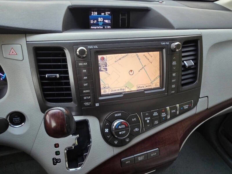 Used 2012 Toyota Sienna XLE w/ Premium Pkg FWD image 1