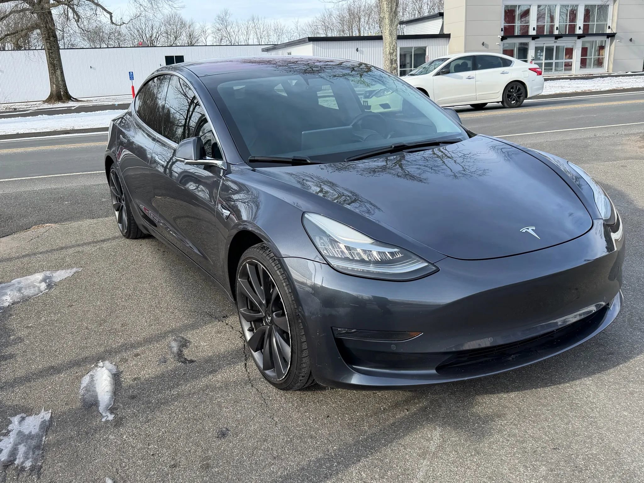Used 2018 Tesla Model 3 Long Range image 3