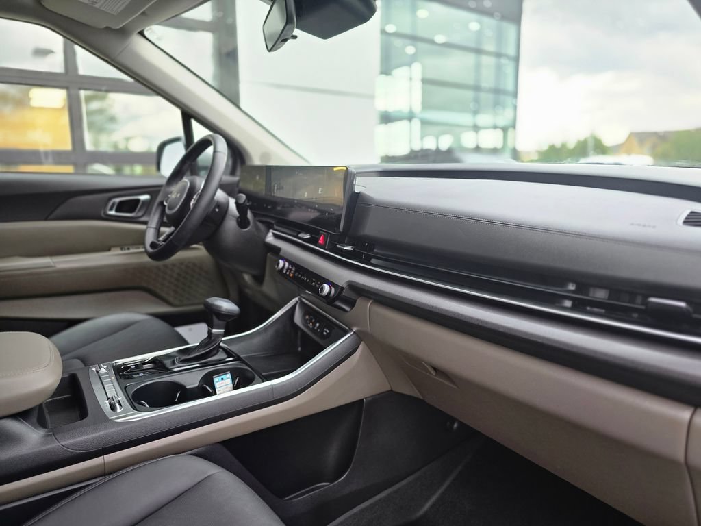 Certified 2026 Kia Carnival SX FWD image 11
