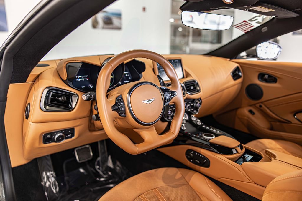 Used 2023 Aston Martin V8 Vantage Coupe image 17