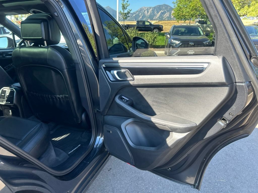 Used 2023 Porsche Macan Turbo AWD/4WD image 14