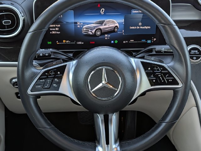Used 2025 Mercedes-Benz GLC 300 4MATIC image 13