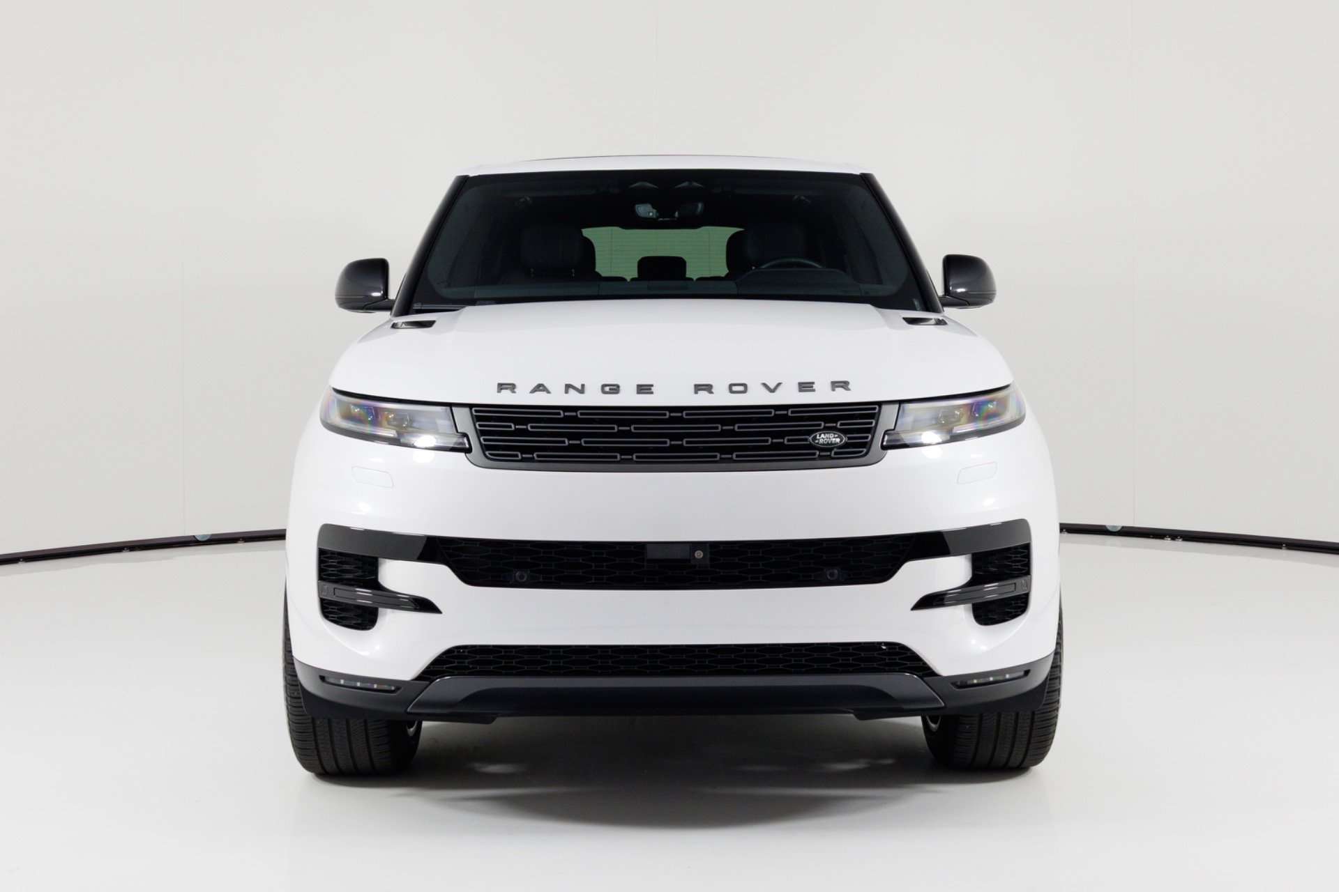 Used 2024 Land Rover Range Rover Sport SE AWD/4WD image 8