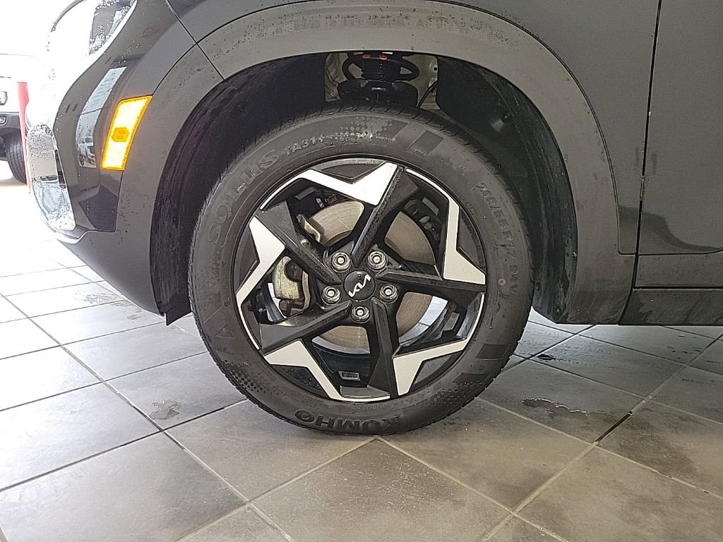 Used 2024 Kia Seltos EX image 17