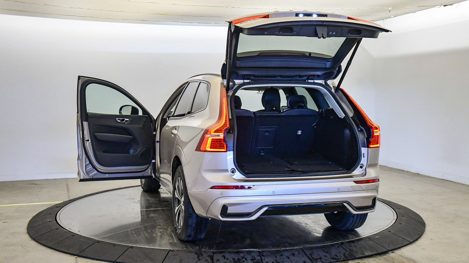 Certified 2025 Volvo XC60 B5 Core image 26