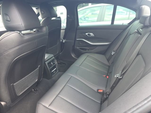 Used 2021 BMW 330i Sedan w/ Convenience Package RWD image 11