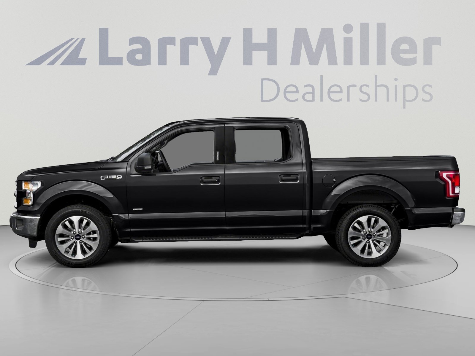 Used 2017 Ford F150 XLT w/ Equipment Group 302A Luxury RWD image 3