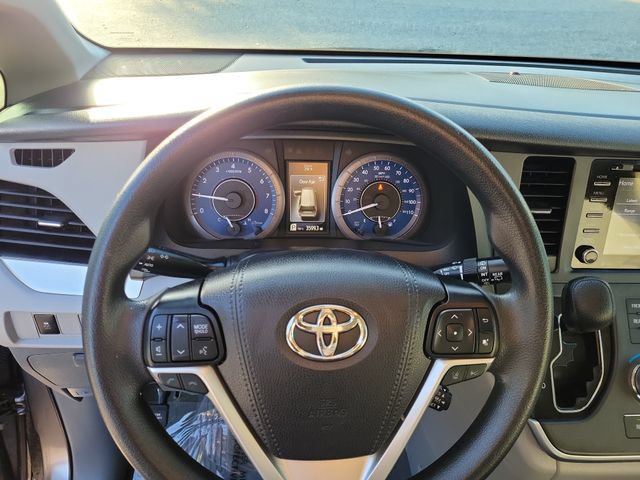 Used 2020 Toyota Sienna LE FWD image 24