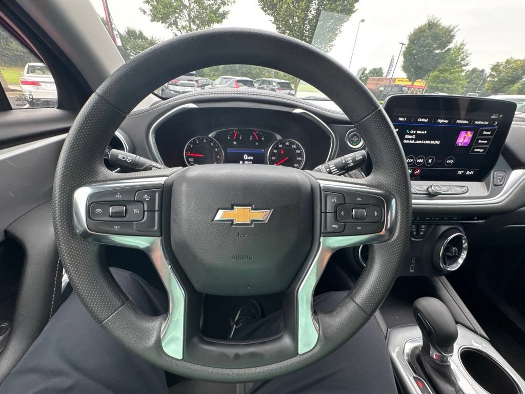 Used 2025 Chevrolet Blazer LT FWD image 12