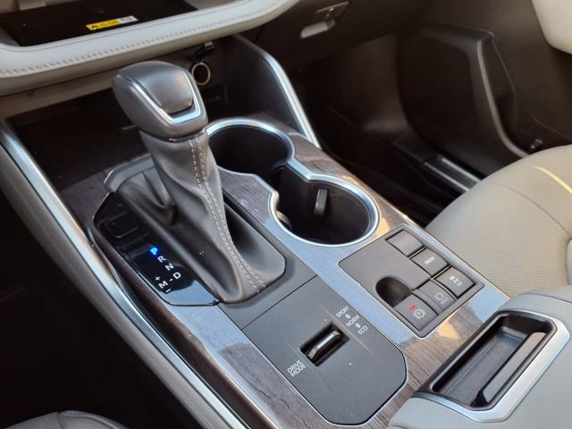 Used 2023 Toyota Highlander Limited image 25