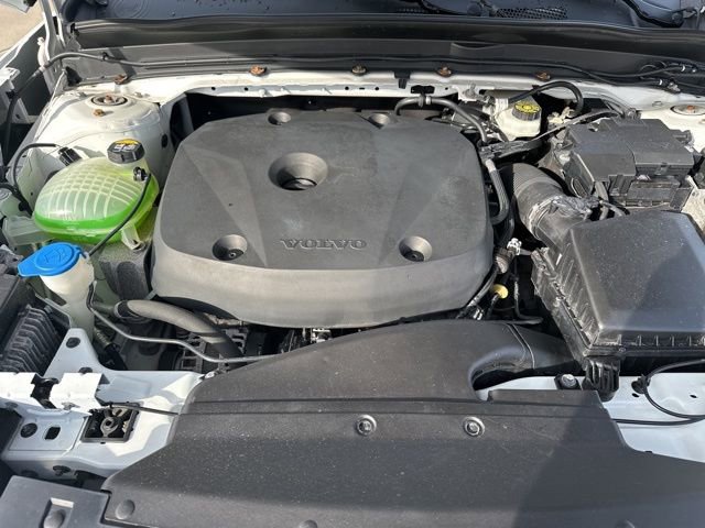 Used 2021 Volvo XC40 T5 R-Design w/ Climate Package image 32