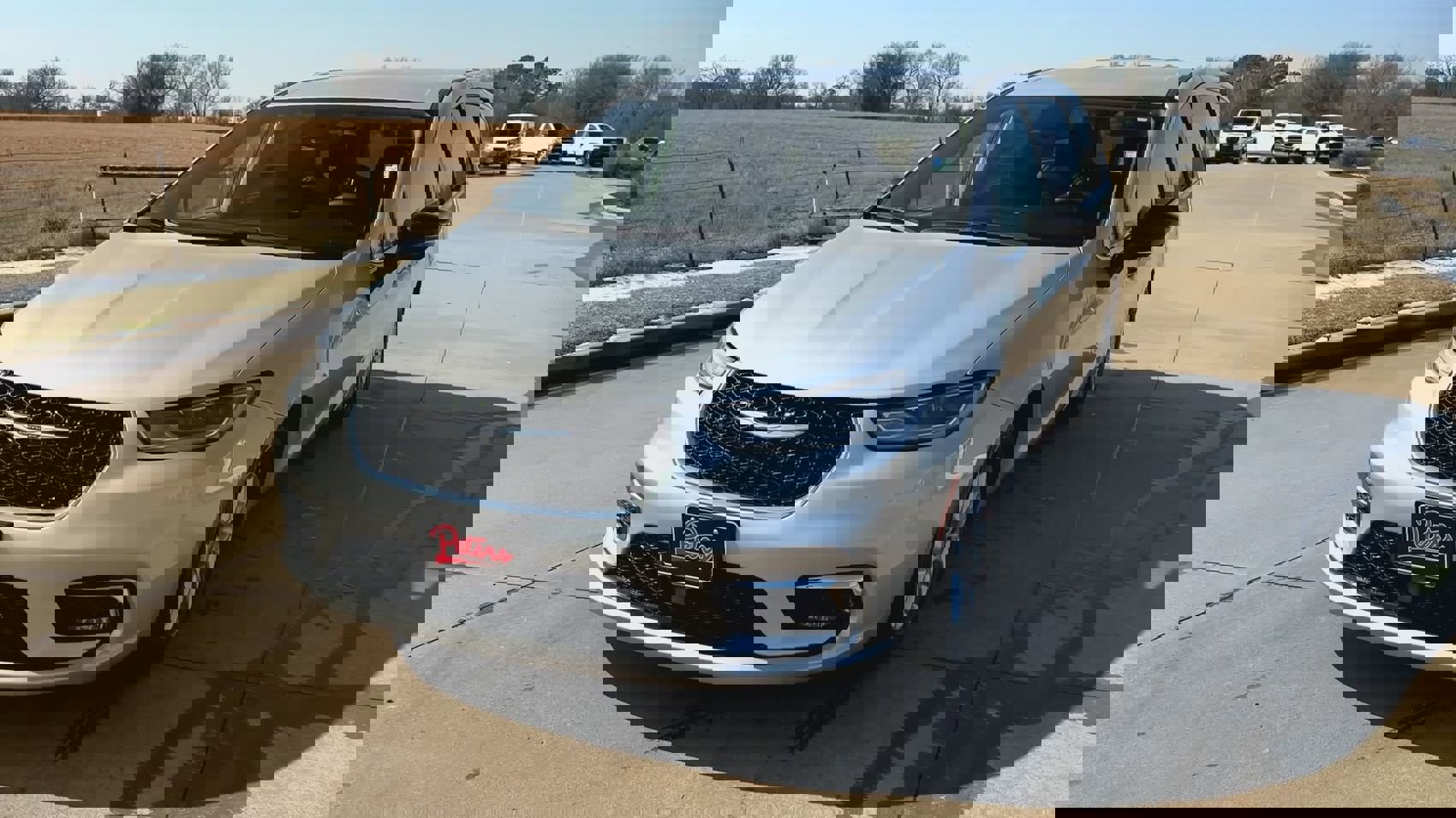 Used 2024 Chrysler Pacifica Touring-L image 3