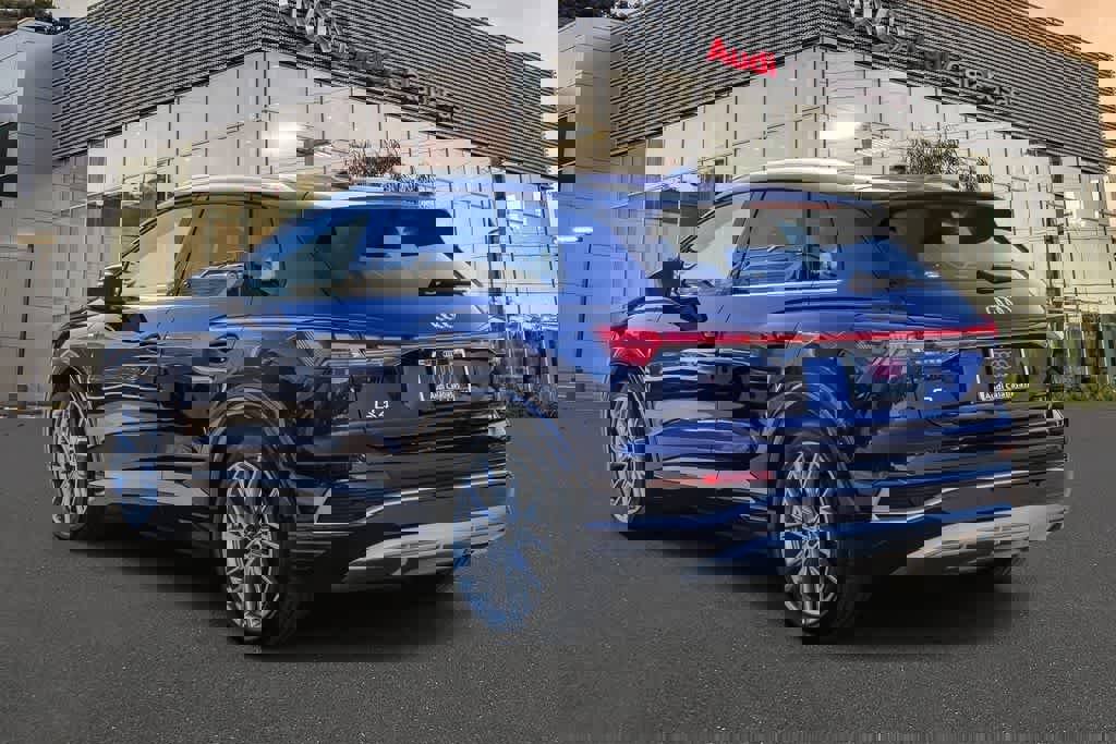 Used 2025 Audi Q4 e-tron Premium Plus w/ Premium Plus AWD/4WD image 2