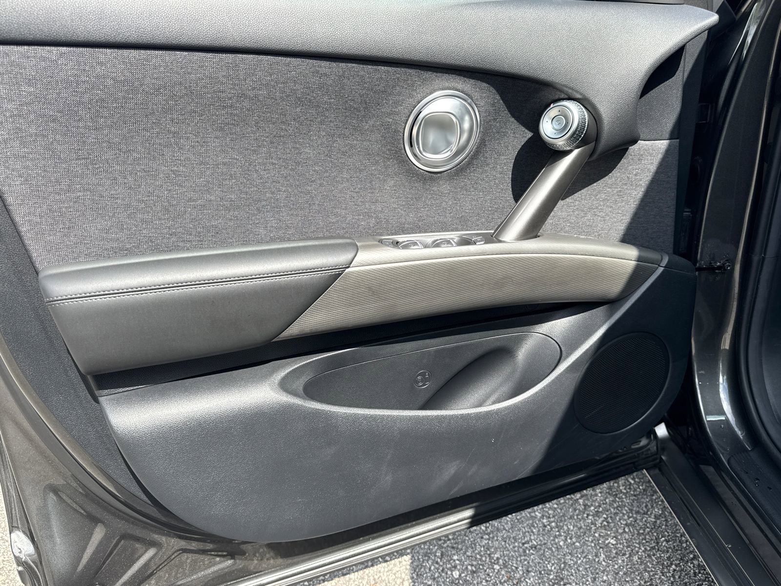 Used 2025 Genesis GV60 RWD image 10